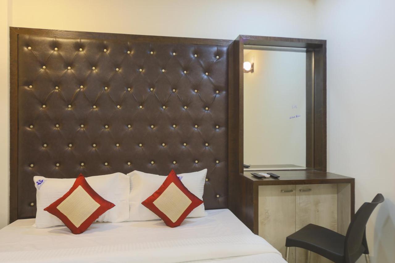 Deluxe Double Room (2 Adults + 1 Child)